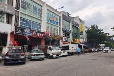 Taman Pinggiran Putra