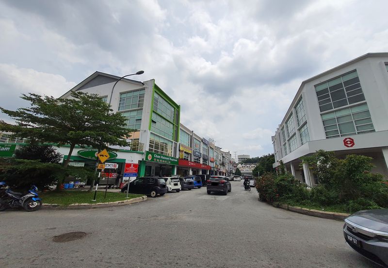 Taman Pinggiran Putra