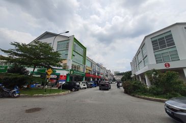 Taman Pinggiran Putra