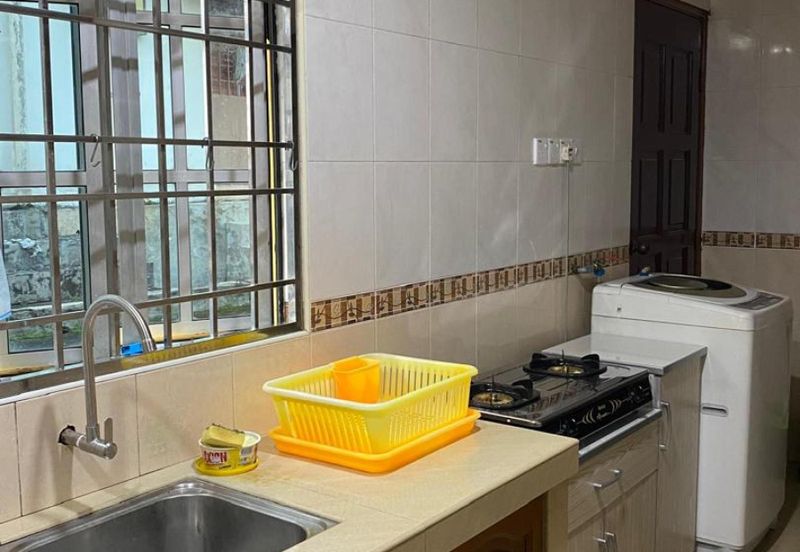 Taman Pinggiran Putra