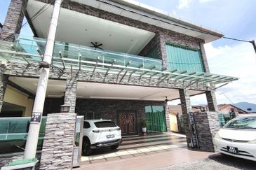 TAMAN DAHLIA INDAH (MANTIN)