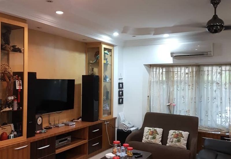 Taman Pinggiran Putra