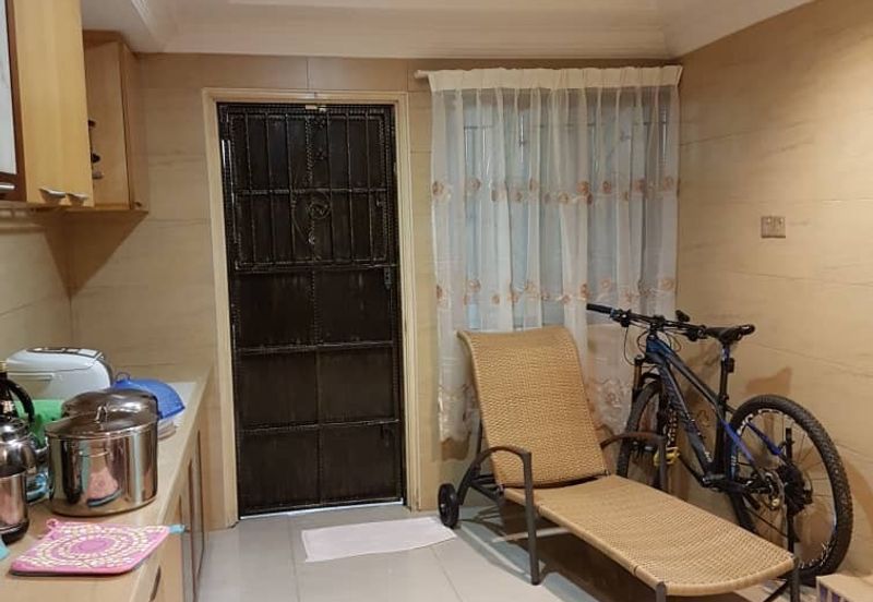 Taman Pinggiran Putra