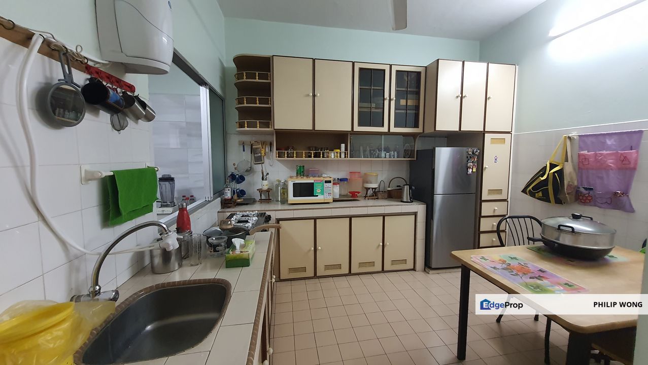 Taman Universiti Indah, Seri Kembangan Well Kept Renovated 2 Storey for sale, Selangor, Seri Kembangan
