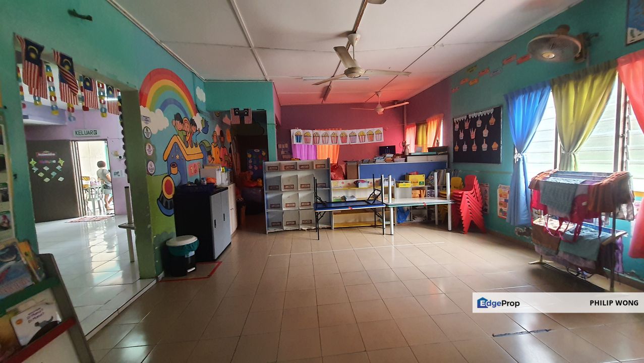 Taman Bukit Serdang Double storey Conner lot 3907 sf for Sale, Selangor, Seri Kembangan