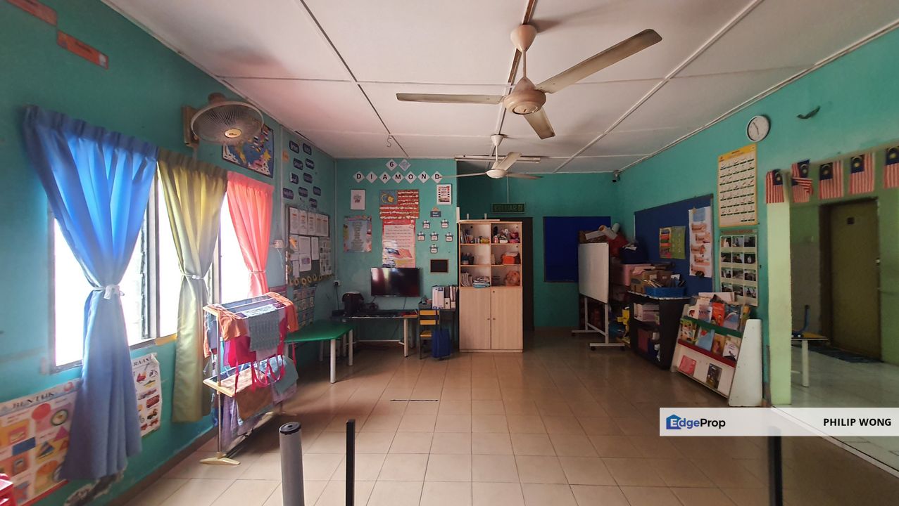 Taman Bukit Serdang Double storey Conner lot 3907 sf for Sale, Selangor, Seri Kembangan