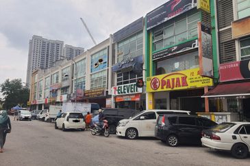 Jalan Equine, Taman Equine