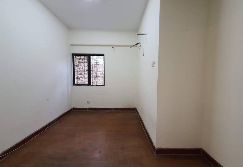 Turf View Apartment (Mutiara Serdang)