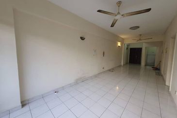 Turf View Apartment (Mutiara Serdang)