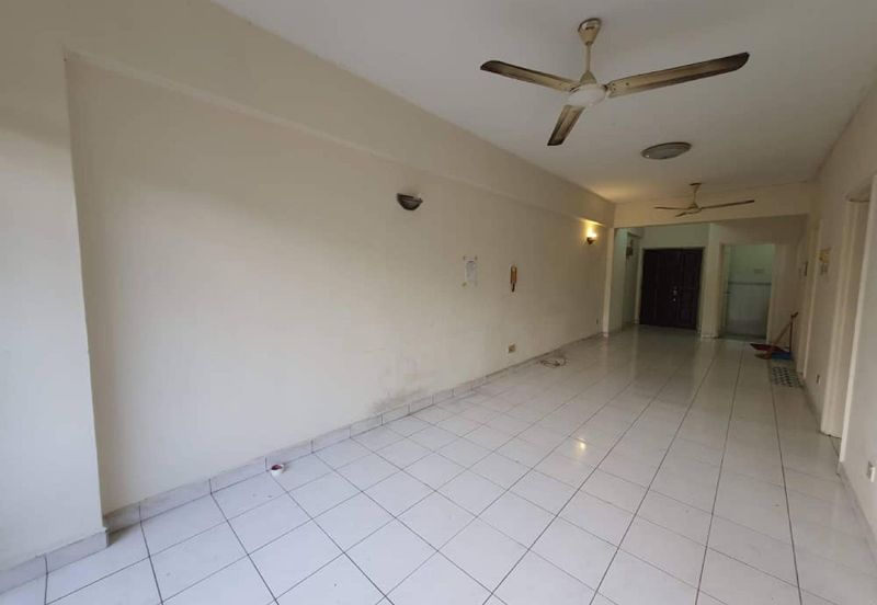 Turf View Apartment (Mutiara Serdang)