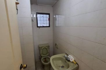 Turf View Apartment (Mutiara Serdang)