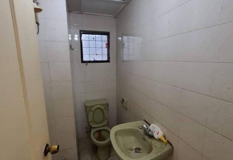 Turf View Apartment (Mutiara Serdang)