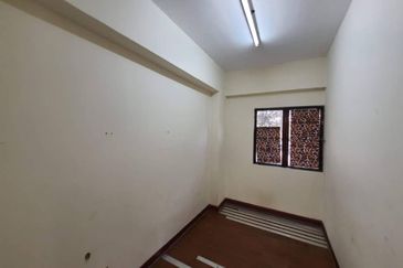 Turf View Apartment (Mutiara Serdang)