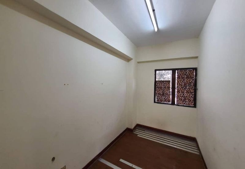 Turf View Apartment (Mutiara Serdang)