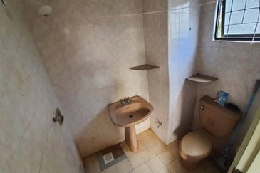 Turf View Apartment (Mutiara Serdang)