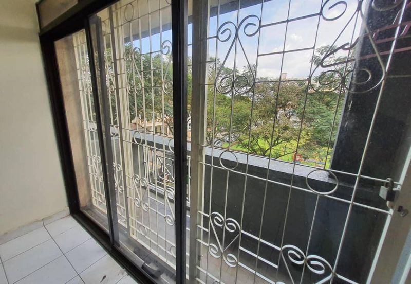 Turf View Apartment (Mutiara Serdang)