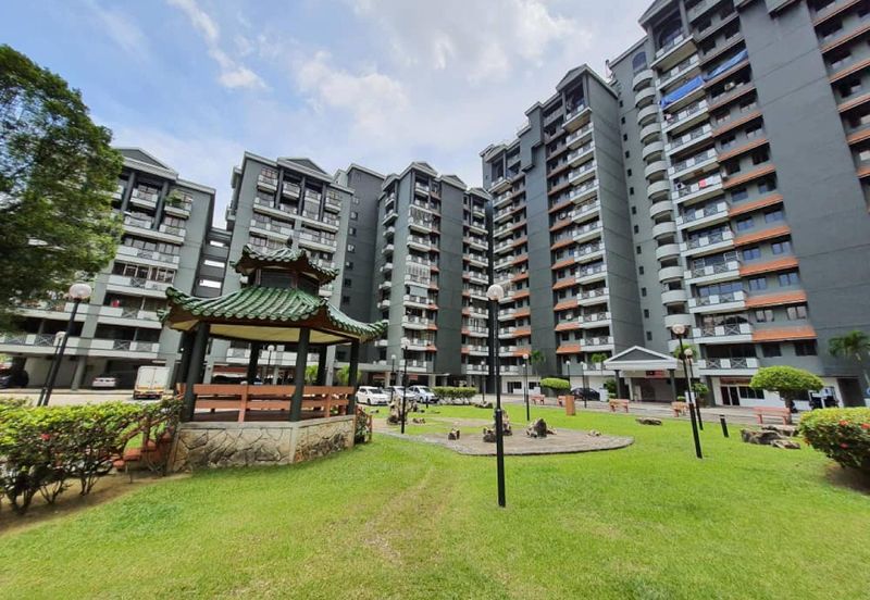 Turf View Apartment (Mutiara Serdang)