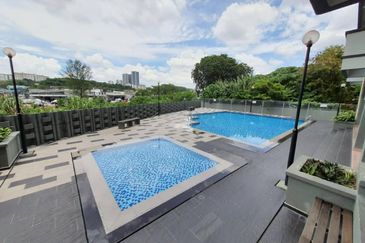 Turf View Apartment (Mutiara Serdang)