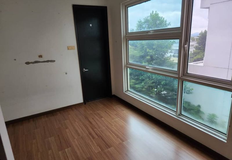  Laman Granview, Zero-lot Bungalow, MUST View!