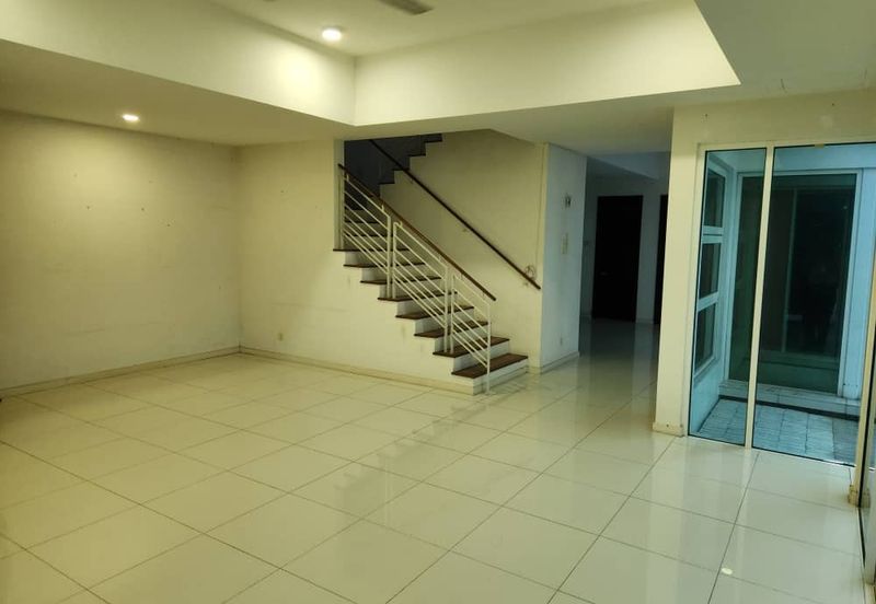  Laman Granview, Zero-lot Bungalow, MUST View!