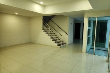  Laman Granview, Zero-lot Bungalow, MUST View!