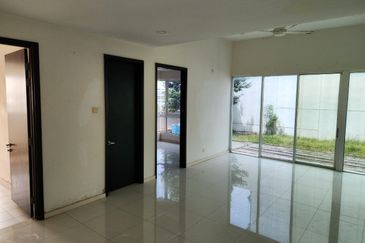  Laman Granview, Zero-lot Bungalow, MUST View!