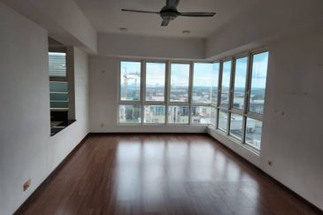  Laman Granview, Zero-lot Bungalow, MUST View!