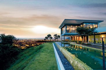  Laman Granview, Zero-lot Bungalow, MUST View!