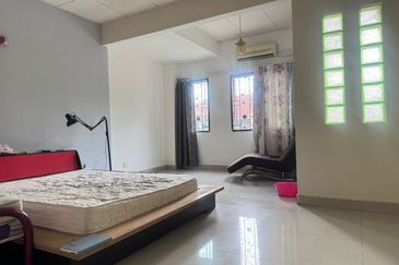 Jalan Puchong Utama 1/4