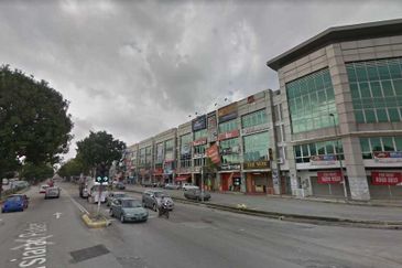 Ground floor ,bandar puteri shop for rent,hot area