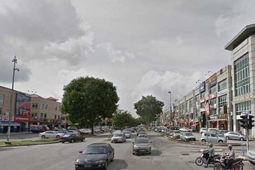 Ground floor ,bandar puteri shop for rent,hot area