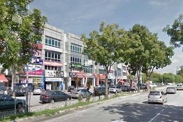 Ground floor ,bandar puteri shop for rent,hot area