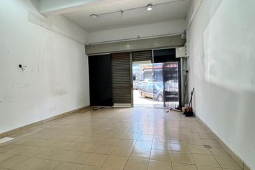 bandar puteri ground floor shop  for rent 