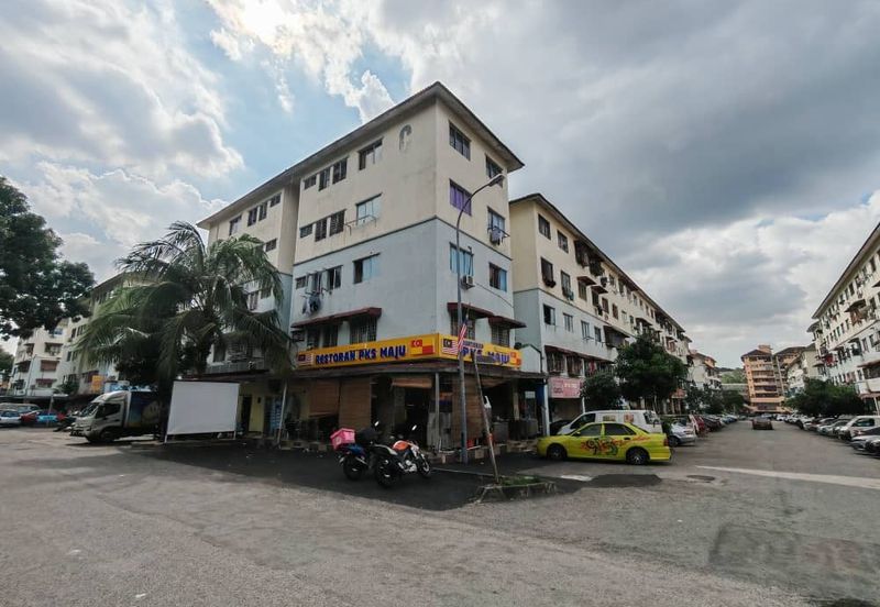 Pangsapuri Putra Raya - Corner Lot Front & Back Shoplot unit for Sale