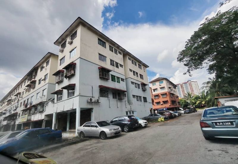 Pangsapuri Putra Raya - Corner Lot Front & Back Shoplot unit for Sale