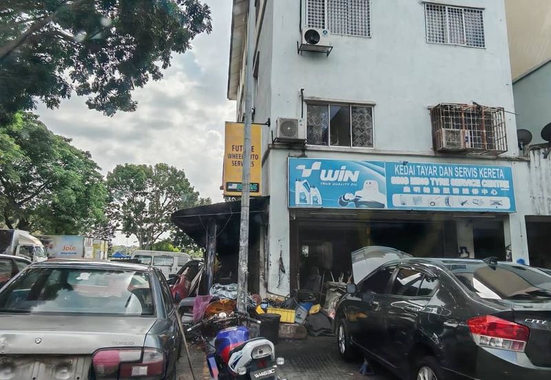 Pangsapuri Putra Raya - Corner Lot Front & Back Shoplot unit for Sale