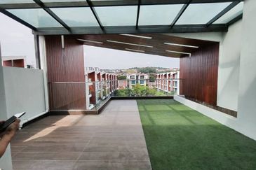 Tropical Villa Luxury Service Suites