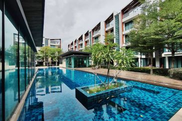 Tropical Villa Luxury Service Suites