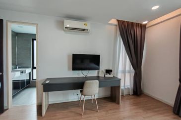 Tropical Villa Luxury Service Suites