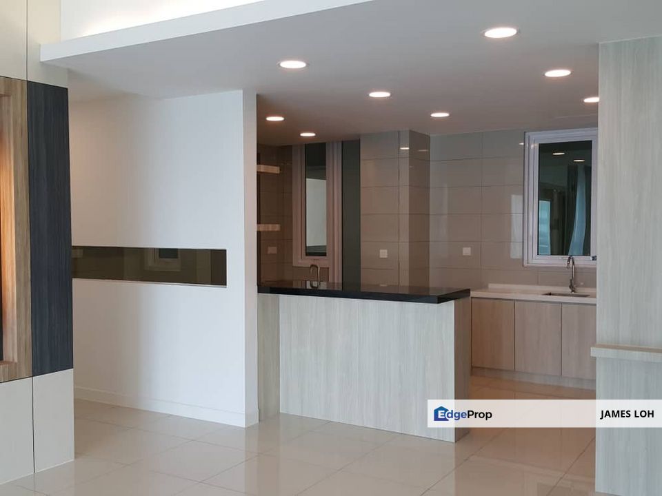 Uptown Residences, SS21 - Fully Furnished Unit facing pool for Sale, Selangor, Damansara Utama