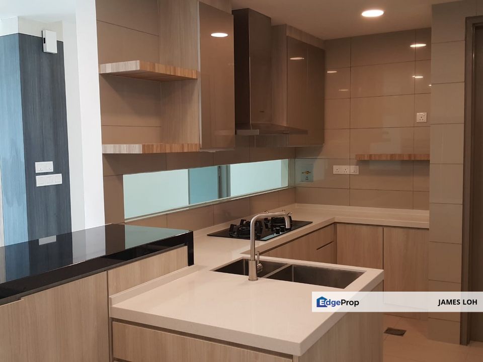 Uptown Residences, SS21 - Fully Furnished Unit facing pool for Sale, Selangor, Damansara Utama