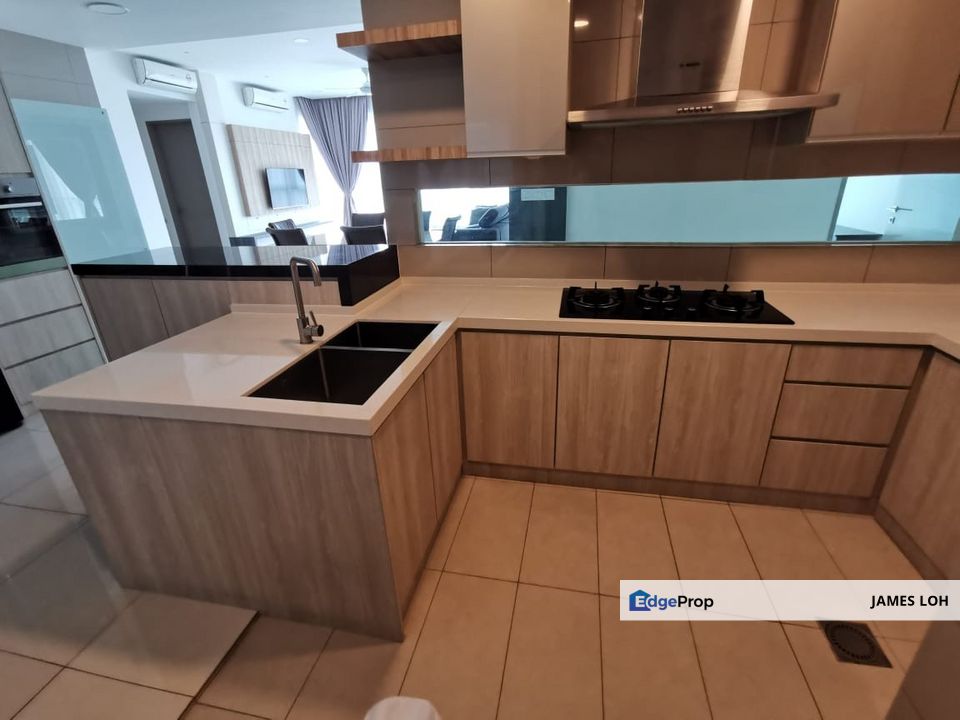 Uptown Residences, SS21 - Fully Furnished Unit facing pool for Sale, Selangor, Damansara Utama