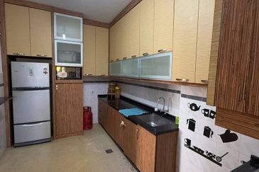 Straits Court Condominium Pasir Emas