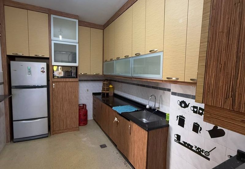 Straits Court Condominium Pasir Emas