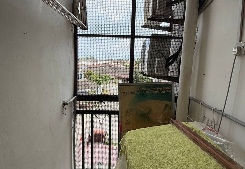 Straits Court Condominium Pasir Emas