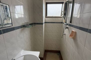 Straits Court Condominium Pasir Emas