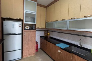 Straits Court Condominium Pasir Emas