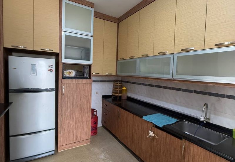 Straits Court Condominium Pasir Emas