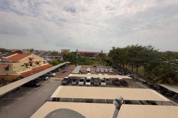 Straits Court Condominium Pasir Emas