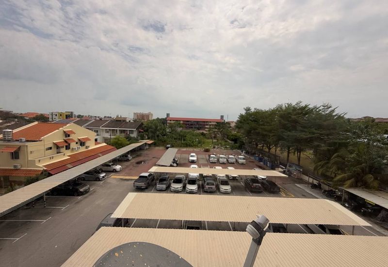 Straits Court Condominium Pasir Emas